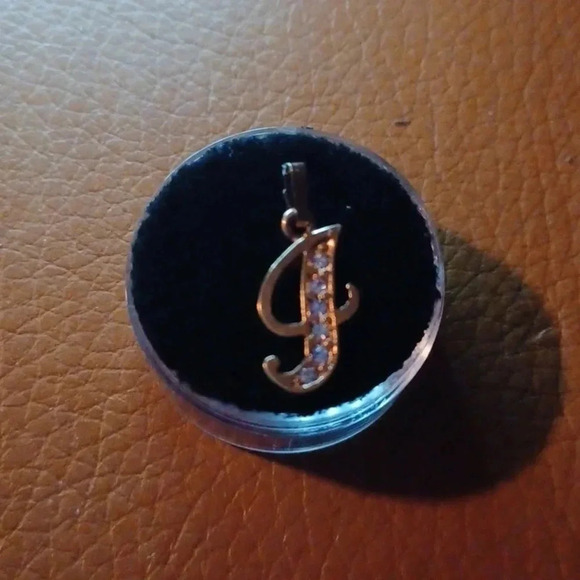 💙🌹Gold plated letter pendant "J" with faux diamonds - Picture 7 of 7